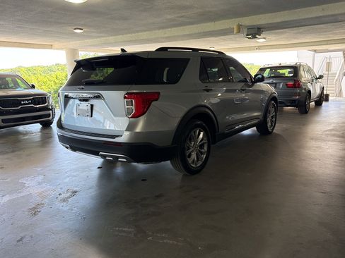 Used 2023 Ford Explorer XLT w/ Equipment Group 202A image 7