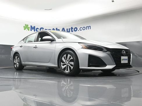 Used 2023 Nissan Altima 2.5 S FWD image 33
