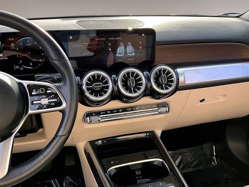 Used 2023 Mercedes-Benz GLB 250 w/ Premium Package image 9