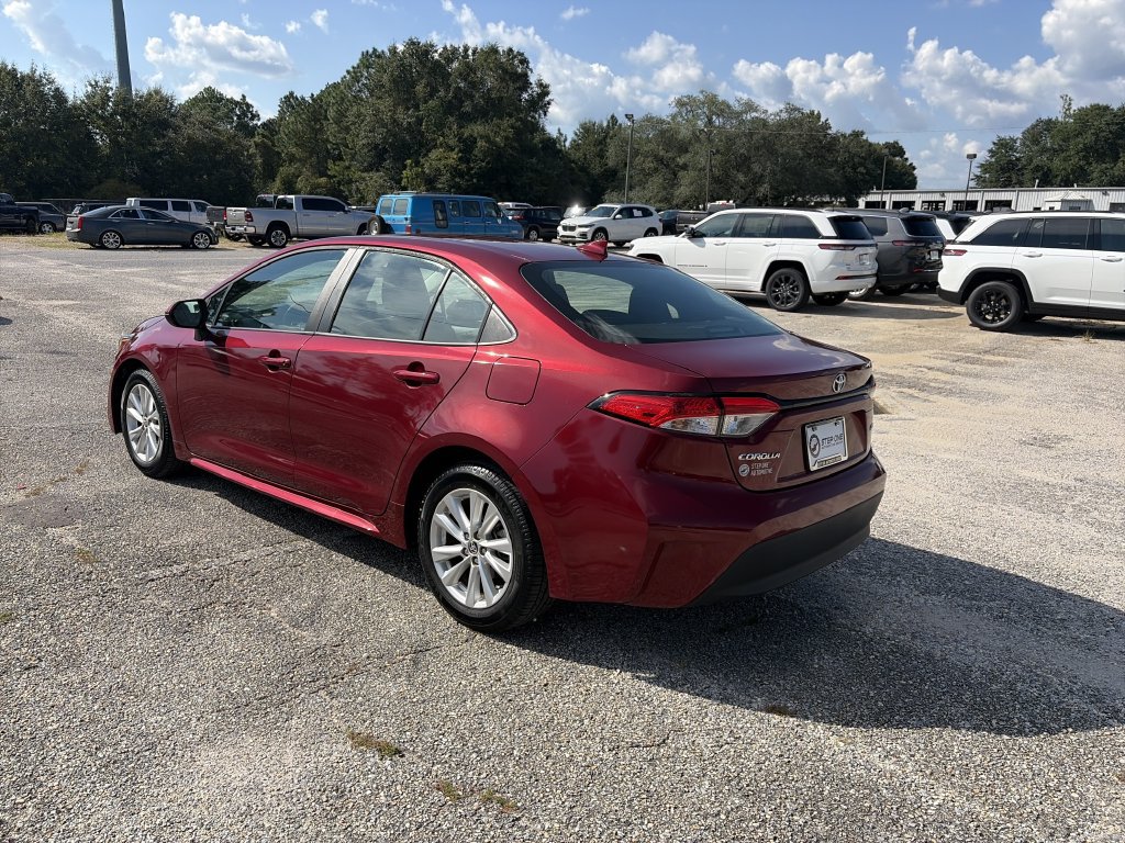 Used 2023 Toyota Corolla LE w/ LE Premium Package FWD image 4