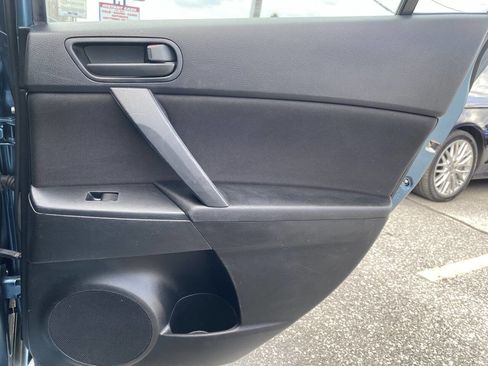 Used 2011 MAZDA MAZDA3 i Sport FWD image 24