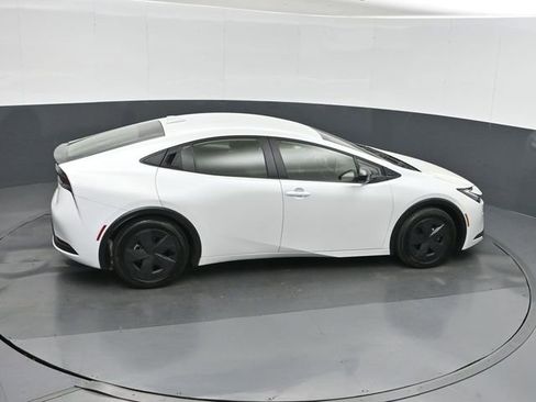 Used 2025 Toyota Prius LE FWD image 29