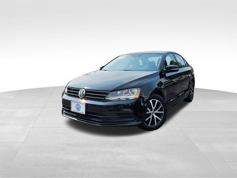 Used 2017 Volkswagen Jetta SE FWD image 3