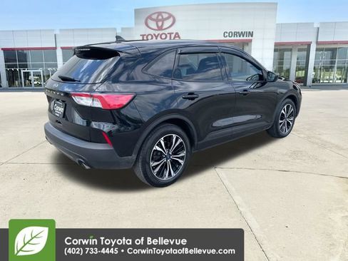 Used 2022 Ford Escape SE w/ SE Sport Appearance Package FWD image 5