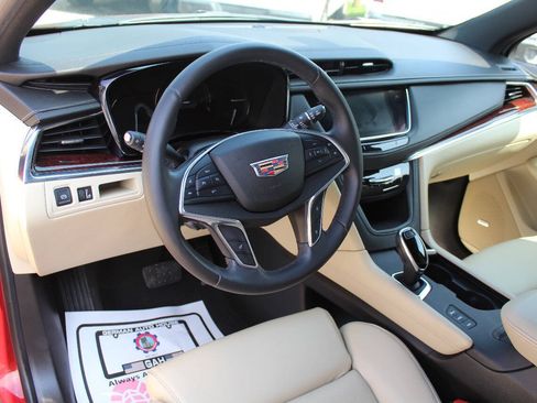 Used 2017 Cadillac XT5 Luxury w/ Advanced Security Package AWD/4WD image 10