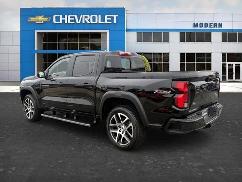 Used 2023 Chevrolet Colorado Z71 w/ Z71 Convenience Package 2 AWD/4WD image 3