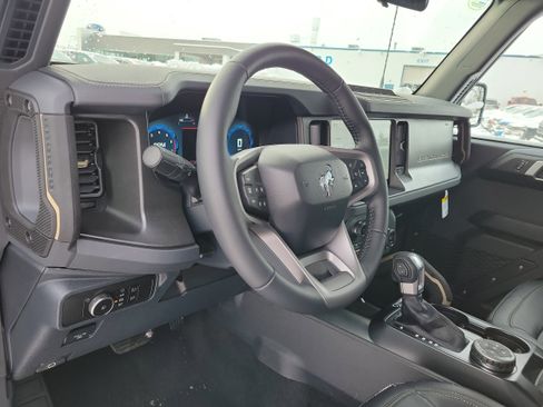 New 2025 Ford Bronco Badlands w/ Sasquatch Package AWD/4WD image 16