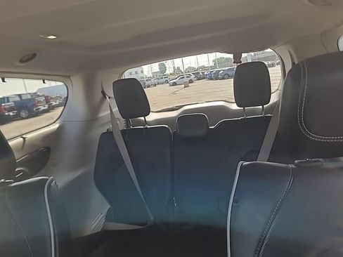 Used 2022 Chrysler Pacifica Limited FWD image 10