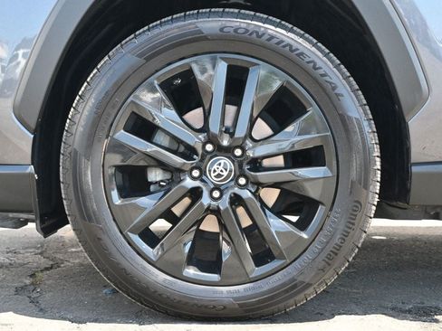 Used 2021 Toyota RAV4 XLE Premium w/ Carpet Mat Package (TMS) FWD image 9