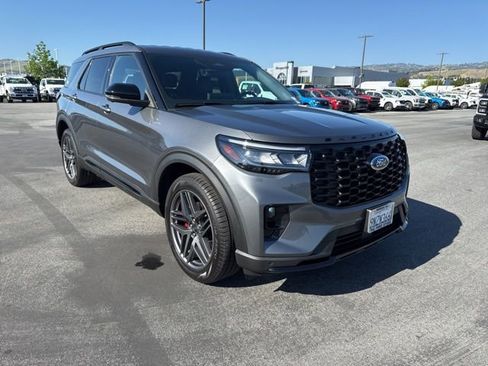 Certified 2025 Ford Explorer ST-Line w/ ST-Line Street Pack image 4