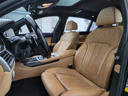 Used 2016 BMW 750i image 14