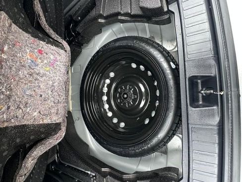 Used 2022 Toyota Prius LE image 15