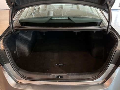 Used 2025 Nissan Altima 2.5 SV FWD image 30