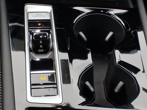 Used 2024 Volkswagen Atlas SE w/ Panoramic Sunroof Package image 11