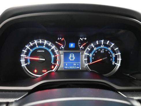 Used 2014 Toyota 4Runner SR5 RWD image 13