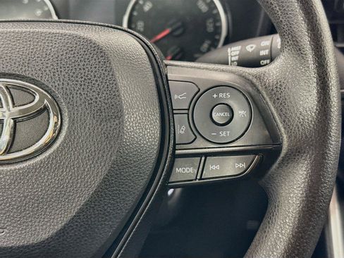 Used 2019 Toyota RAV4 LE FWD image 17