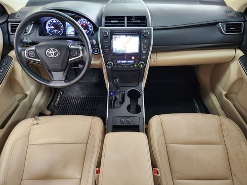 Used 2016 Toyota Camry XLE w/ Moonroof Package FWD image 19
