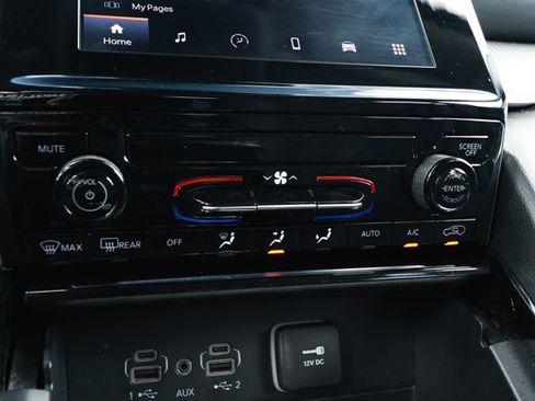Used 2023 Jeep Grand Cherokee Laredo RWD image 19