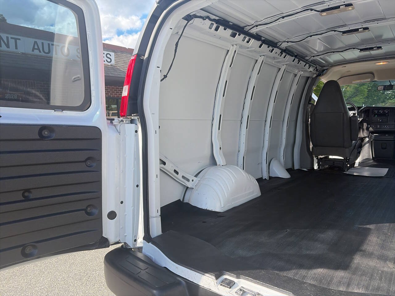 Used 2022 Chevrolet Express 2500 w/ Driver Convenience Package RWD image 22
