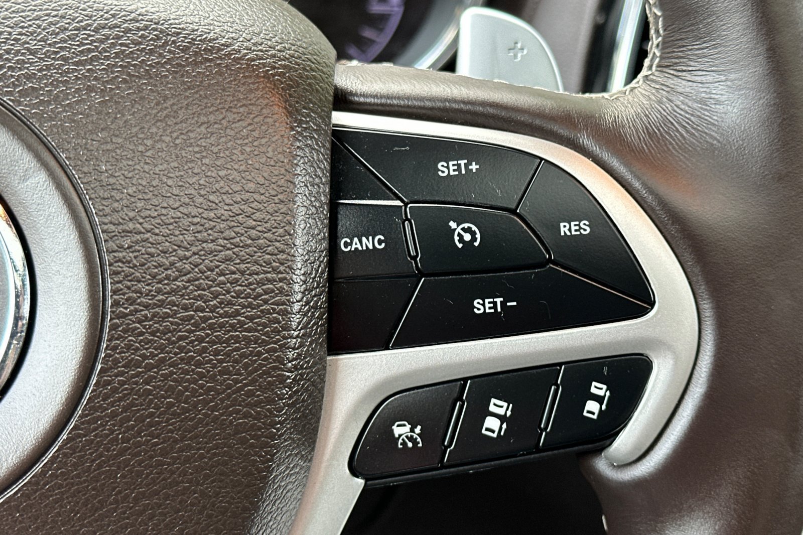 Used 2019 Jeep Grand Cherokee Overland AWD/4WD image 29
