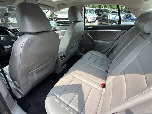 Used 2009 Volkswagen Jetta SE FWD image 37
