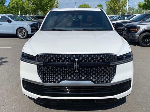 New 2026 Lincoln Navigator L Reserve AWD/4WD image 2