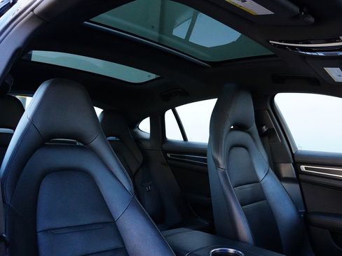 Used 2020 Porsche Panamera 4 image 18