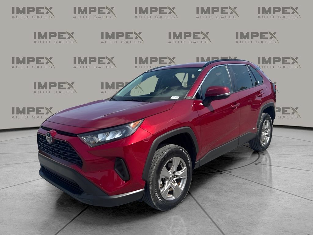 Used 2022 Toyota RAV4 LE AWD/4WD image 1