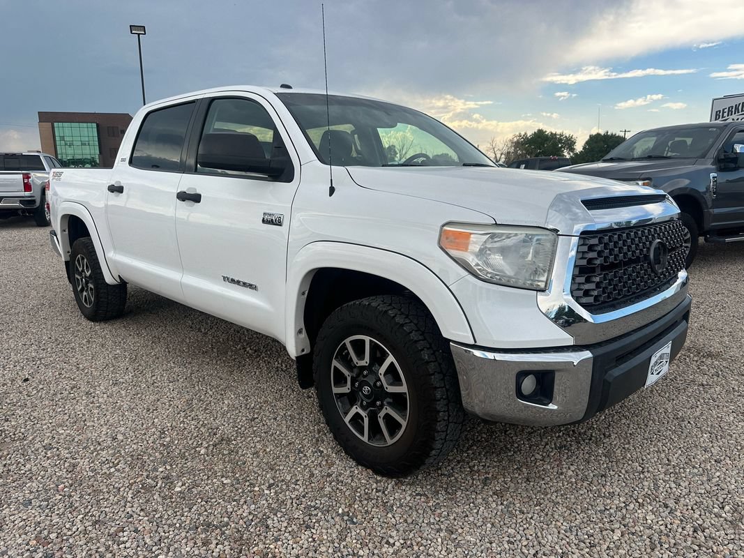 Used 2017 Toyota Tundra SR5 w/ SR5 Upgrade Package AWD/4WD image 1