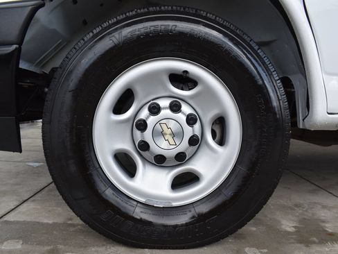 Used 2024 Chevrolet Express 3500 LS RWD image 12