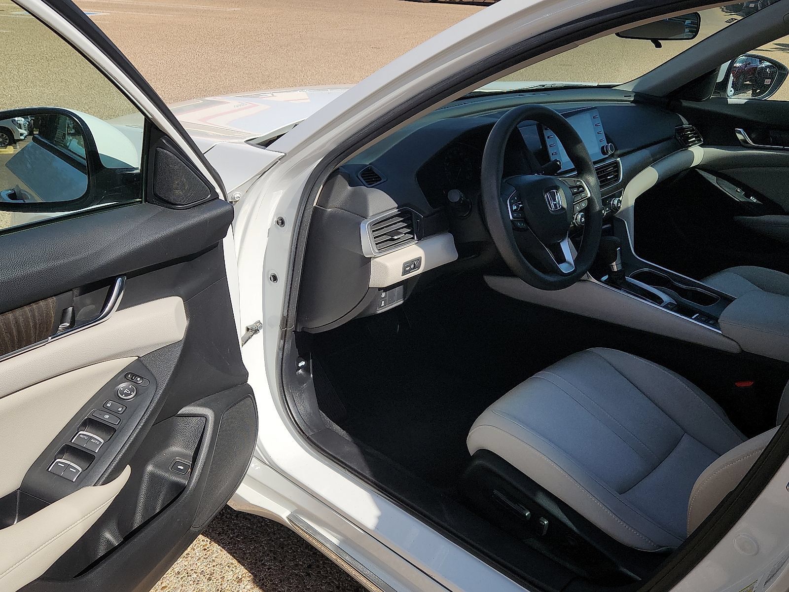 Used 2019 Honda Accord EX image 13
