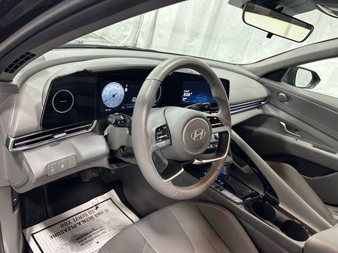 Used 2025 Hyundai Elantra SEL w/ Cargo Package image 15