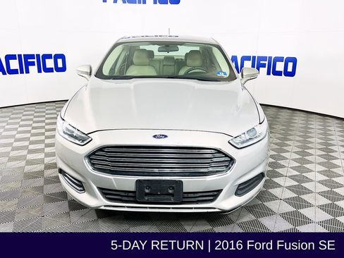 Used 2016 Ford Fusion SE image 3