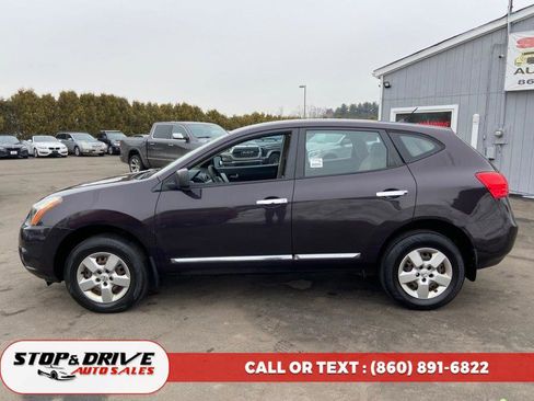 Used 2014 Nissan Rogue S image 2