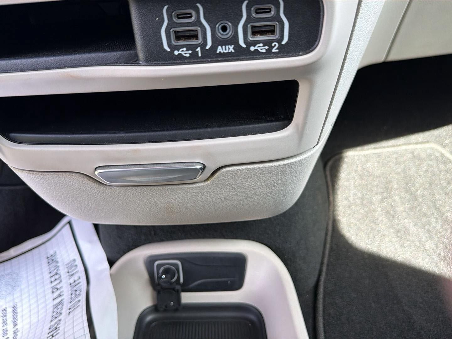 Used 2024 Chrysler Pacifica Touring-L FWD image 21