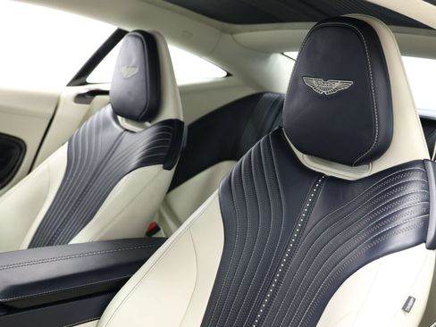 Used 2019 Aston Martin DB11 Coupe RWD image 19