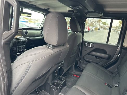 Used 2023 Jeep Gladiator Overland image 12