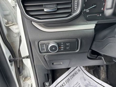 Used 2021 Ford Explorer XLT w/ XLT Sport Appearance Package image 19