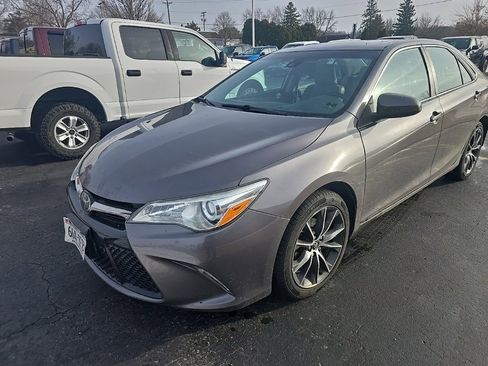 Used 2015 Toyota Camry XSE image 3