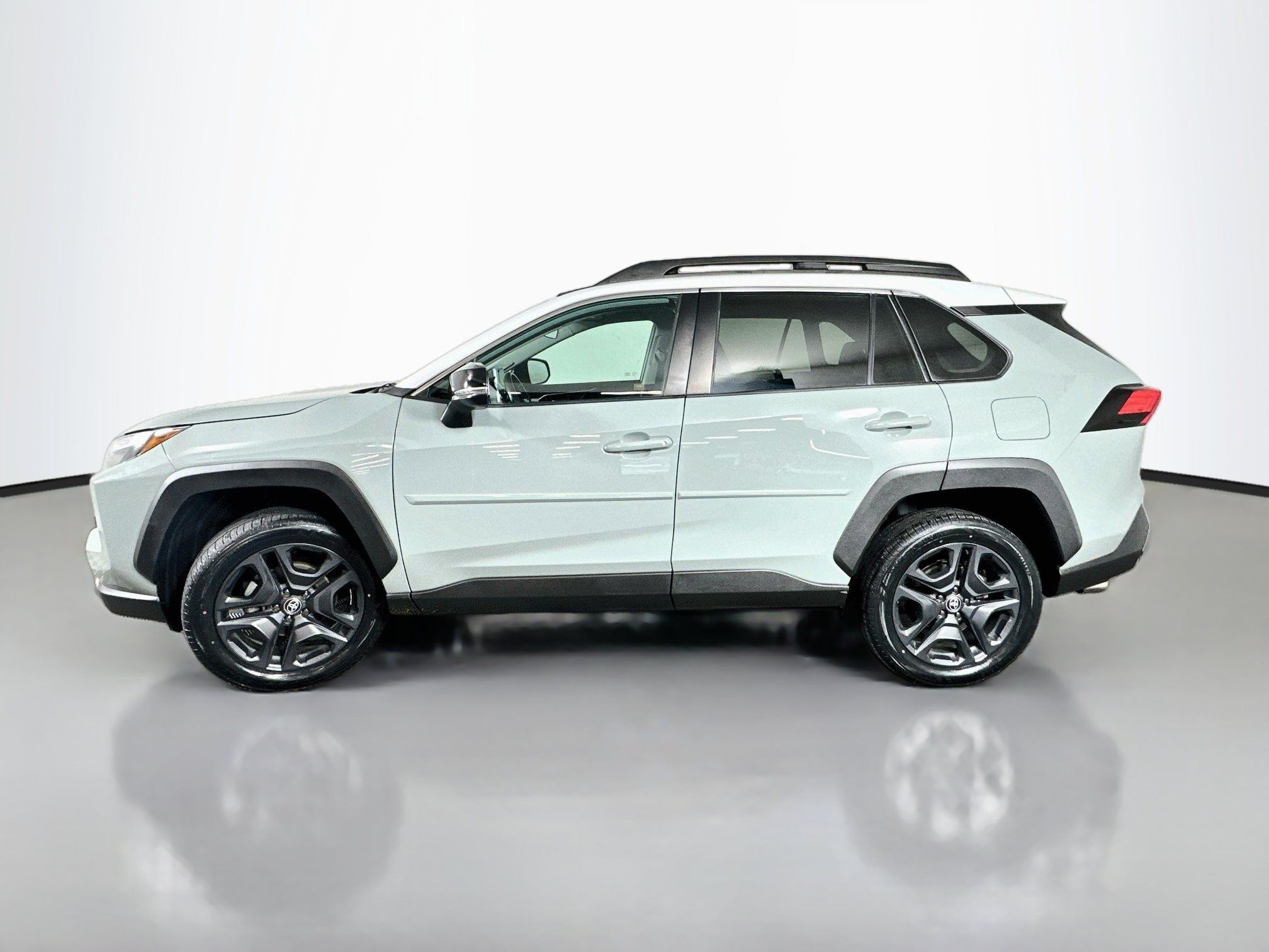 Used 2022 Toyota RAV4 Adventure w/ Convenience Package AWD/4WD image 4