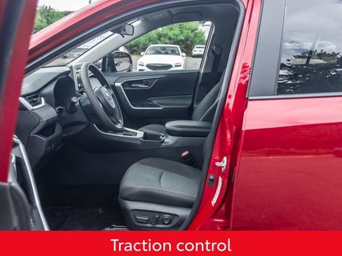 Used 2025 Toyota RAV4 XLE AWD/4WD image 28