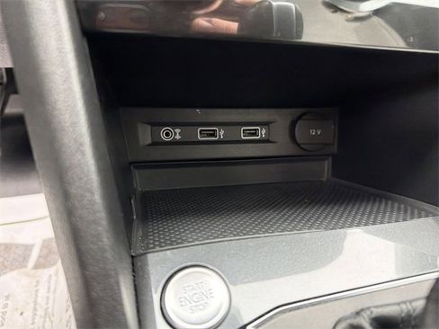 Used 2018 Volkswagen Tiguan SEL Premium image 24