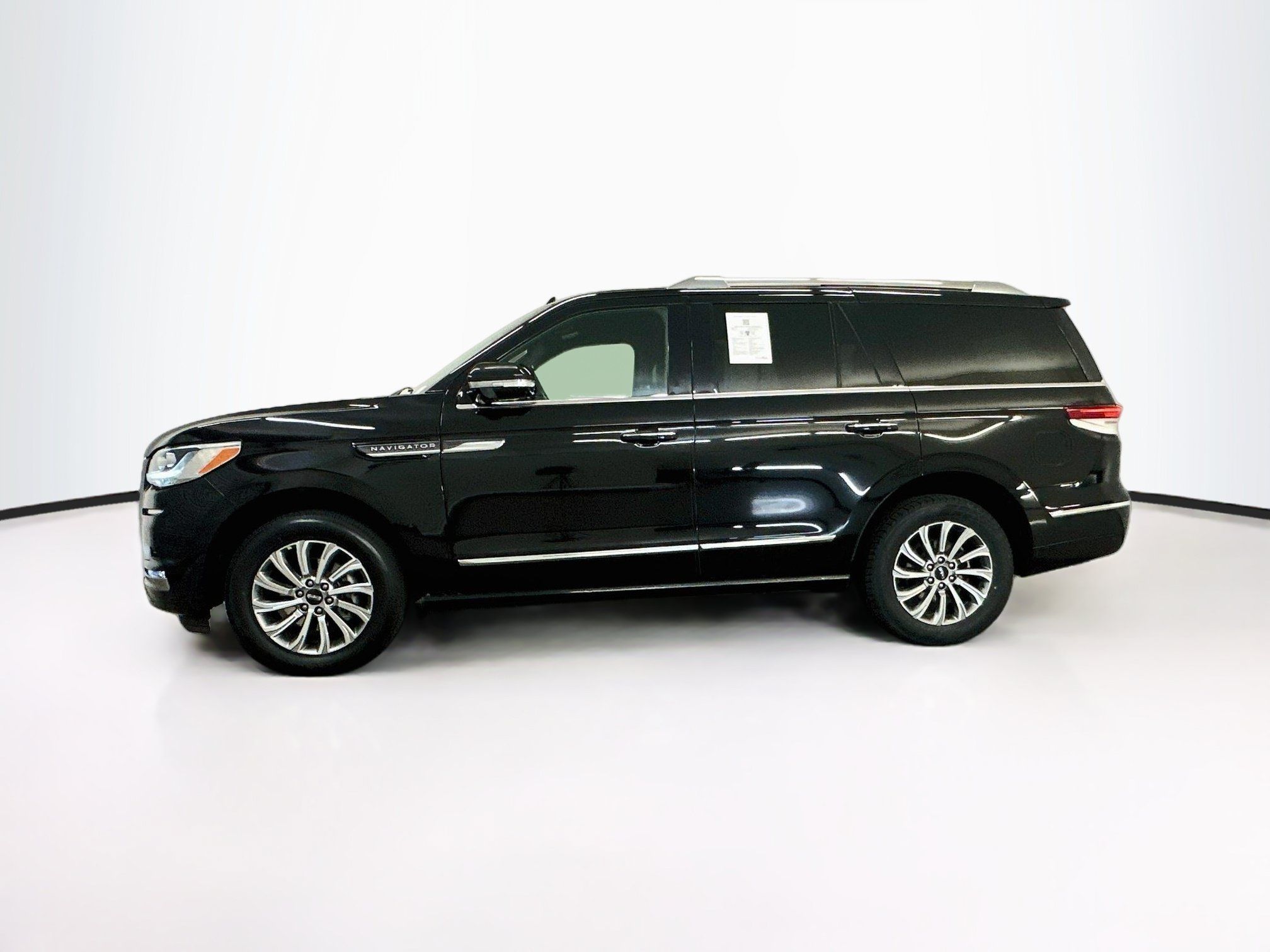 Used 2024 Lincoln Navigator Premiere AWD/4WD image 4