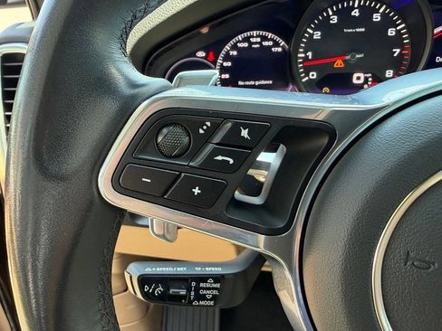 Used 2023 Porsche Cayenne Platinum Edition AWD/4WD image 24