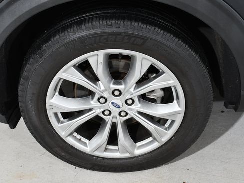 Used 2023 Ford Explorer XLT w/ Equipment Group 202A image 25