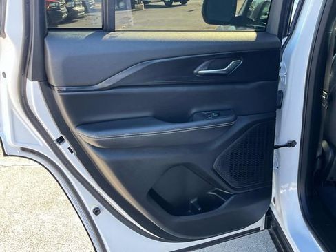 Used 2024 Jeep Grand Cherokee Laredo w/ MOPAR Finishing Package image 8