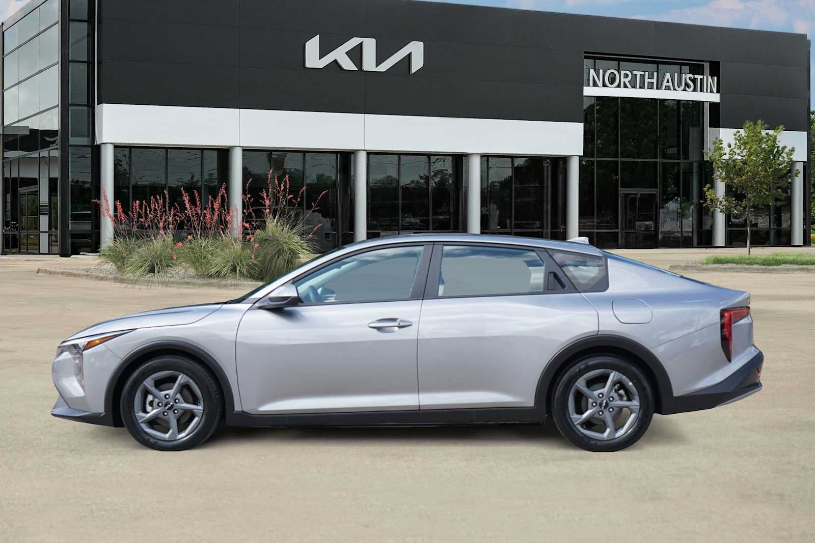 Used 2025 Kia K4 FWD image 3