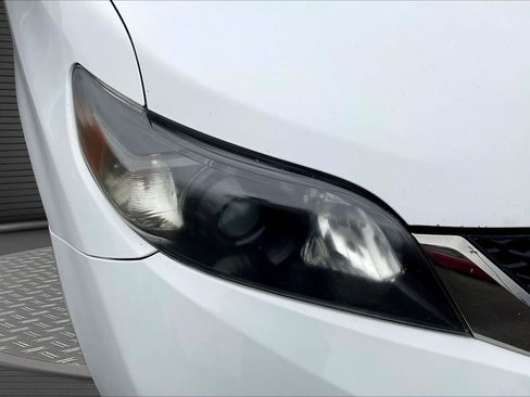 Used 2012 Toyota Sienna SE FWD image 30