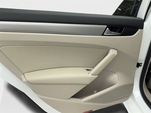 Used 2022 Volkswagen Passat 2.0T SE image 42