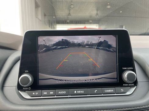 Used 2023 Nissan Rogue S image 17